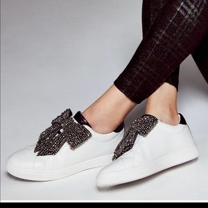 Internacional concept sneakers with bow